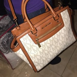 Michael kors crossbody purse